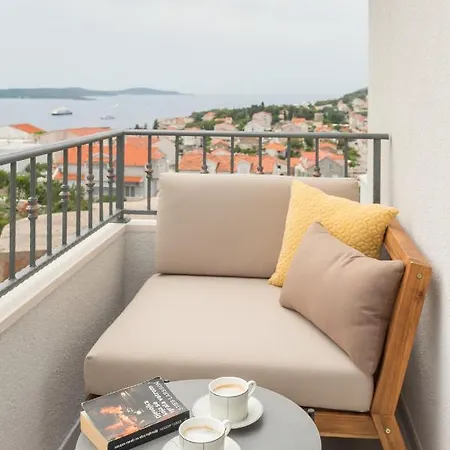 Daire Hvar View *